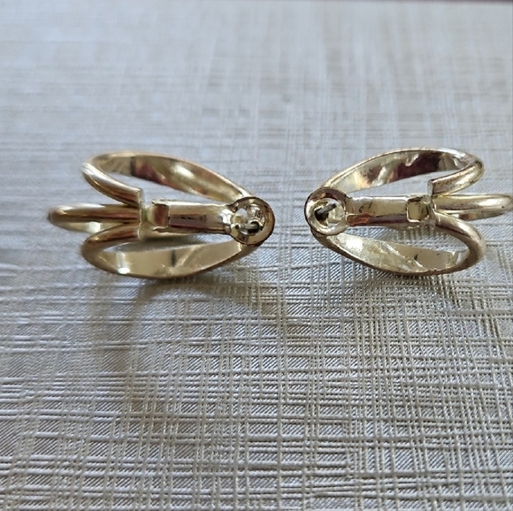 Chic Silver and Black Earrings - Picture 3 of 3